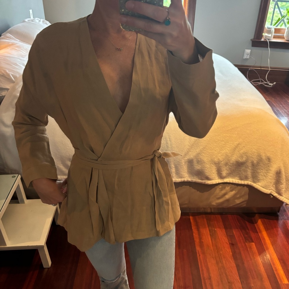 Zara Beige Linen Top- like new condition - Picture 7 of 8